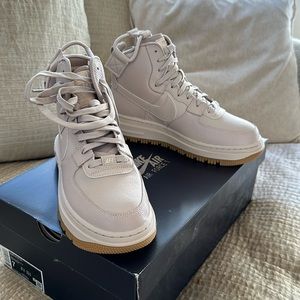 Nike Air Force 1 size 7, in fossil stone/pearl white Mew in box